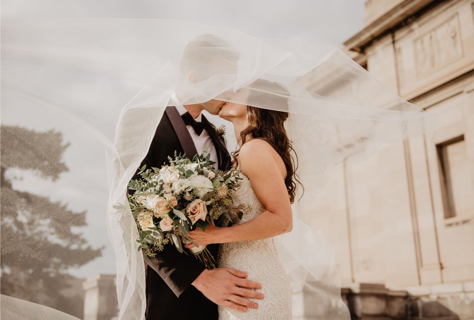 What Your Wedding Bar Says About You (And What Guests Actually Remember)